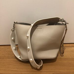 Bucket bag pearl straps FIND KAPOOR PINGO BAG CREAM